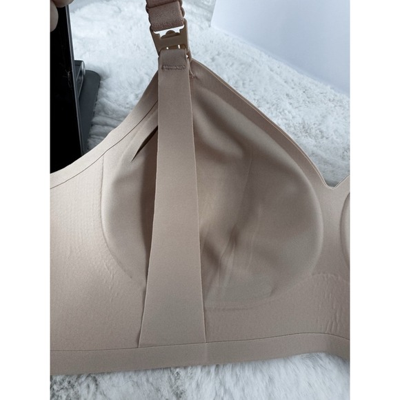 New Momcozy Nursing Bra Size Medium Beige Nude  Seamless Padded Maternity Clips - Picture 4 of 9